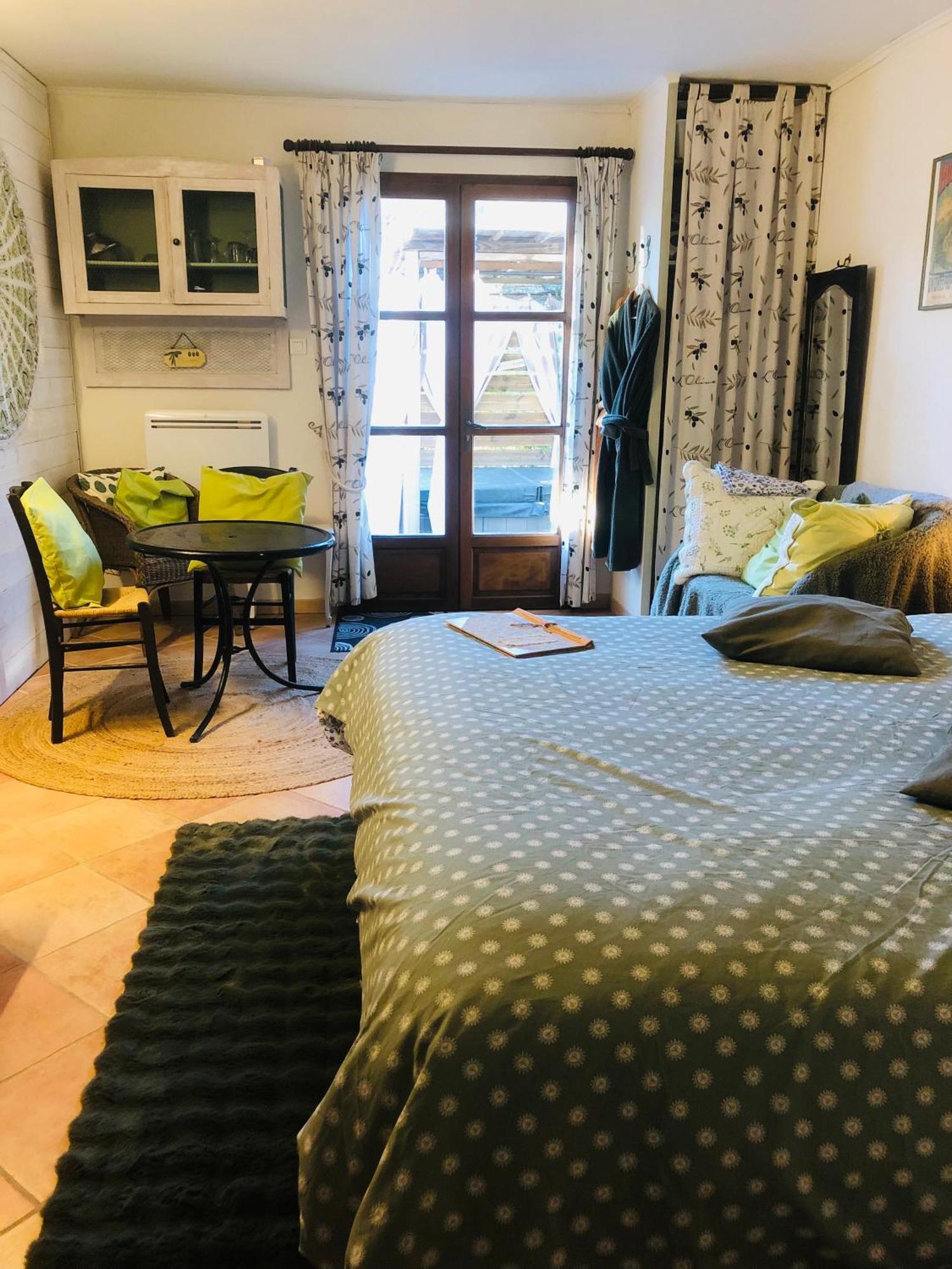 L'Oustaou B&B Piscine & Spa Besse-sur-Issole Eksteriør bilde